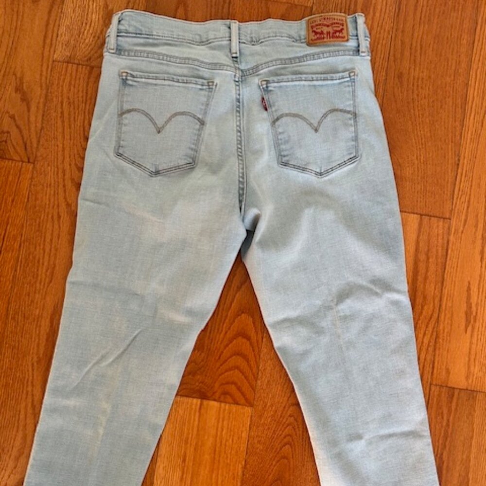 Levis 311 Shaping Skinny Capri - Picture 2 of 6